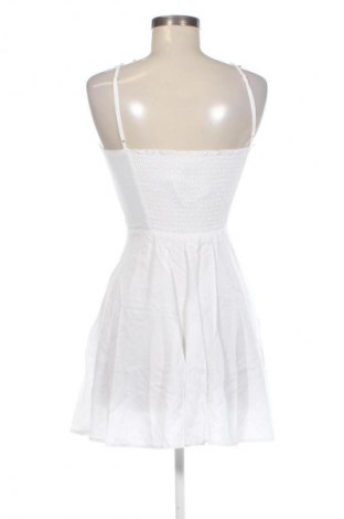 Ruha NA-KD, Méret M, Szín Fehér, Ár 2 000 Ft