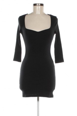 Kleid Stradivarius, Größe S, Farbe Schwarz, Preis 3,99 €