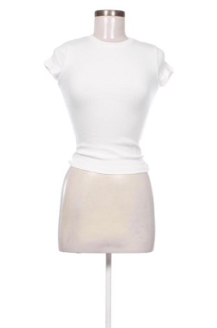 Tricou de femei Bershka, Mărime S, Culoare Alb, Preț 47,24 Lei, #137776882