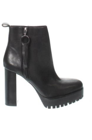 Damskie botki Zara, Rozmiar 38, Kolor Czarny, Cena 165,11 zł, #137738565