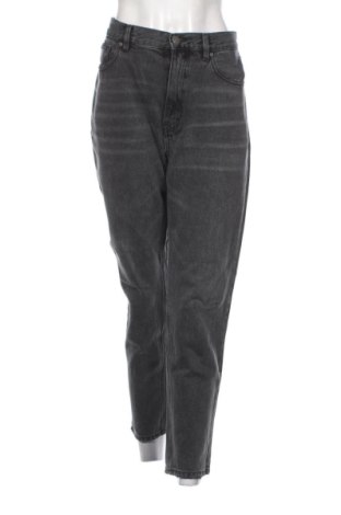 Blugi de femei Pull&Bear, Mărime L, Culoare Gri, Preț 78,74 Lei, #137775471