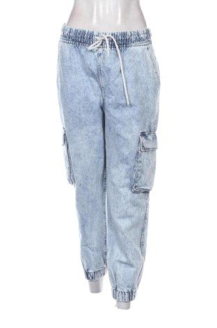 Blugi de femei Bershka, Mărime L, Culoare Albastru, Preț 78,74 Lei, #137804632