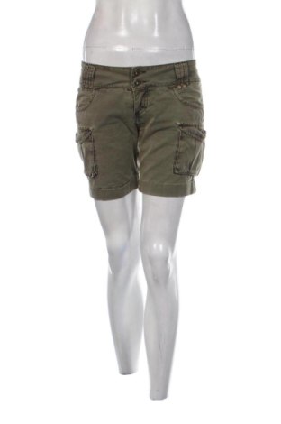 Pantaloni scurți de femei Exe, Mărime M, Culoare Verde, Preț 51,06 Lei, #137763906