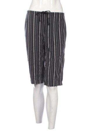 Pantaloni scurți de femei C&A, Mărime M, Culoare Multicolor, Preț 51,06 Lei, #137767518