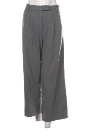 Pantaloni de femei Bershka, Mărime M, Culoare Gri, Preț 106,82 Lei, #137743354
