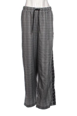 Дамски панталон Nike, Размер XL, Цвят Многоцветен, Цена 68,47 €, #137772392
