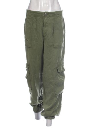 Damskie spodnie Stradivarius, Rozmiar M, Kolor Zielony, Cena 63,50 zł, #137784828