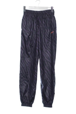 Pantaloni trening de femei Nike, Mărime XS, Culoare Multicolor, Preț 110,00 Lei, #137785249