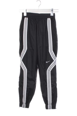 Gyerek sport nadrág Nike, Méret 7-8y / 128-134 cm, Szín Fekete, Ár 6 028 Ft, #137792700