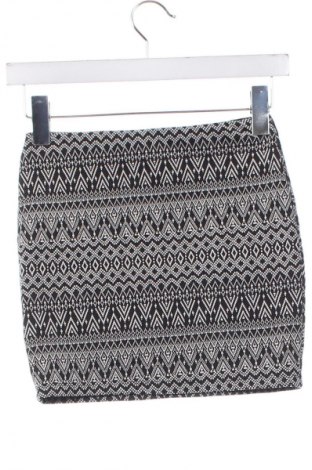Пола Bershka, Размер XS, Цвят Многоцветен, Цена 2,04 €