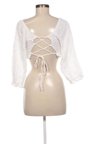 Damen Shirt Pull&Bear, Größe S, Farbe Weiß, Preis 3,99 €