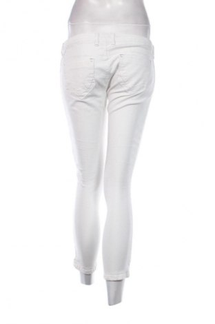 Γυναικείο Τζίν Bershka, Μέγεθος M, Χρώμα Λευκό, Τιμή 14,91 €