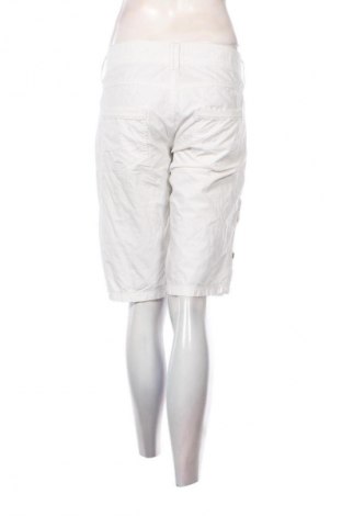 Damen Shorts Edc By Esprit, Größe M, Farbe Weiß, Preis € 5,99