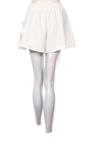 Дамски къс панталон NEW COLLECTION, Размер M, Цвят Бял, Цена 39,88 €