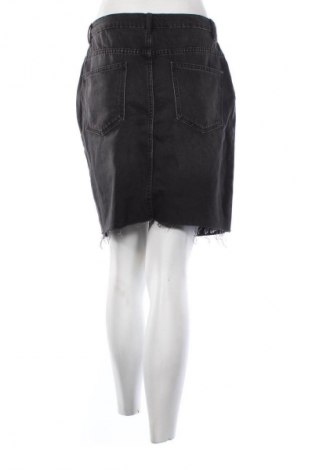 Пола Bik Bok, Размер M, Цвят Черен, Цена 2,55 €