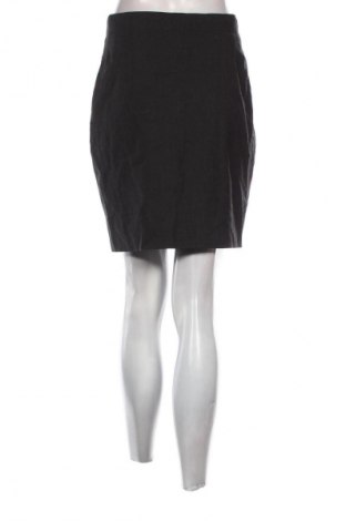 Пола Unbranded, Размер S, Цвят Черен, Цена 4,60 €