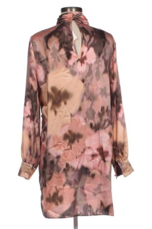 Kleid River Island, Größe M, Farbe Mehrfarbig, Preis 4,99 €