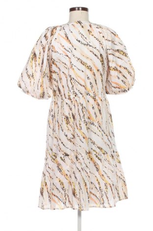 Ruha Taifun, Méret M, Szín Sokszínű, Ár 21 719 Ft