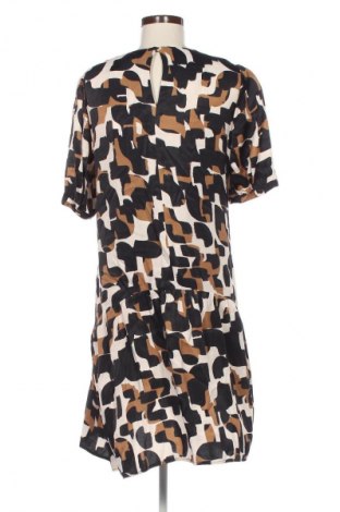 Ruha Taifun, Méret M, Szín Sokszínű, Ár 21 719 Ft