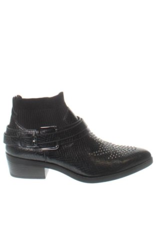 Dámské boty  Bershka, Velikost 39, Barva Černá, Cena  958,00 Kč, #137807288