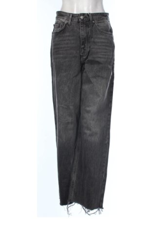 Γυναικείο Τζίν Bershka, Μέγεθος S, Χρώμα Γκρί, Τιμή 15,00 €, #137810798