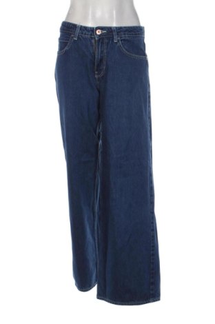 Blugi de femei Bershka, Mărime M, Culoare Albastru, Preț 78,74 Lei, #137814587