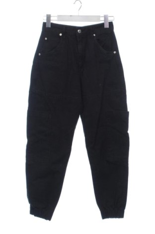 Дамски дънки Bershka, Размер XS, Цвят Черен, Цена 15,00 €, #137828267