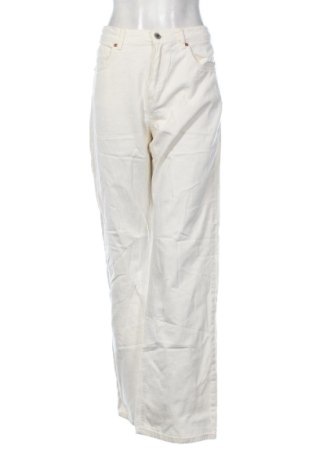 Damskie jeansy Stradivarius, Rozmiar L, Kolor ecru, Cena 66,99 zł, #137831779