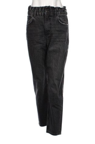 Blugi de femei Pull&Bear, Mărime M, Culoare Gri, Preț 78,74 Lei, #137842591