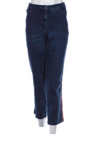 Blugi de femei Sara Lindholm, Mărime 4XL, Culoare Albastru, Preț 114,99 Lei, #137859487