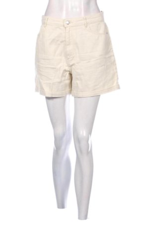 Pantaloni scurți de femei ONLY, Mărime L, Culoare Ecru, Preț 52,49 Lei, #137807971