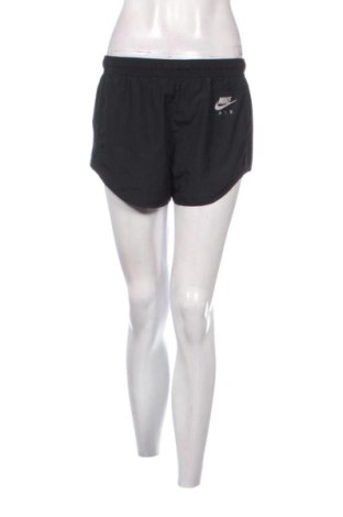 Pantaloni scurți de femei Nike, Mărime S, Culoare Negru, Preț 108,18 Lei, #137825530