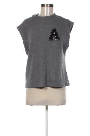 Top de femei Unbranded, Mărime M, Culoare Gri, Preț 78,74 Lei, #137822635