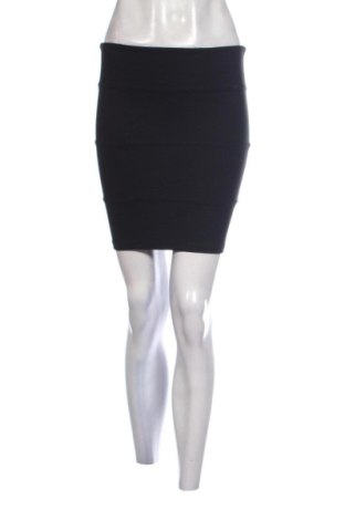 Пола Stradivarius, Размер M, Цвят Черен, Цена 9,71 €, #137829672