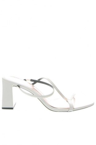 Γυναικείες παντόφλες Zara, Μέγεθος 40, Χρώμα Λευκό, Τιμή 8,99 €