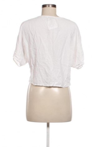 Damen Shirt Bershka, Größe M, Farbe Weiß, Preis 7,67 €