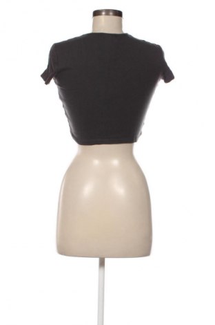 Női póló Bershka, Méret M, Szín Szürke, Ár 2 598 Ft