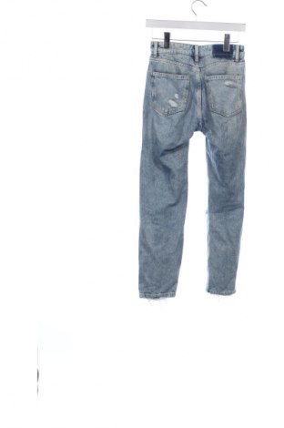 Γυναικείο Τζίν Bershka, Μέγεθος XS, Χρώμα Μπλέ, Τιμή 8,75 €
