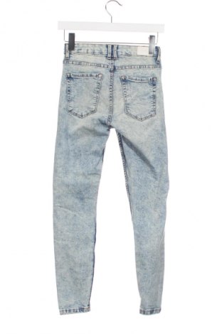 Γυναικείο Τζίν Bershka, Μέγεθος XXS, Χρώμα Μπλέ, Τιμή 14,83 €