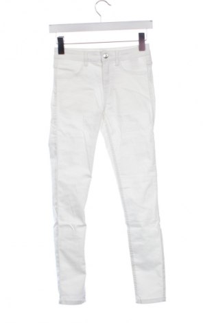 Γυναικείο Τζίν Sinsay, Μέγεθος S, Χρώμα Λευκό, Τιμή 2,99 €
