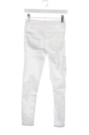 Γυναικείο Τζίν Sinsay, Μέγεθος S, Χρώμα Λευκό, Τιμή 2,99 €