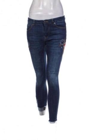 Γυναικείο Τζίν Stradivarius, Μέγεθος M, Χρώμα Πολύχρωμο, Τιμή 4,99 €