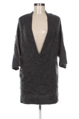 Dámský svetr Gina Tricot, Velikost M, Barva Šedá, Cena  99,00 Kč