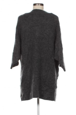 Dámský svetr Gina Tricot, Velikost M, Barva Šedá, Cena  99,00 Kč