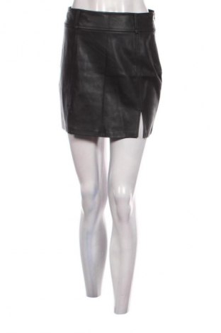 Kožená sukně  Bershka, Velikost M, Barva Černá, Cena  202,00 Kč
