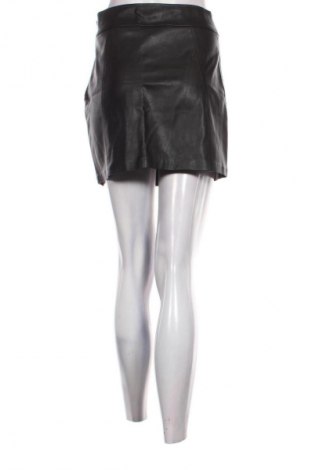 Kožená sukně  Bershka, Velikost M, Barva Černá, Cena  202,00 Kč