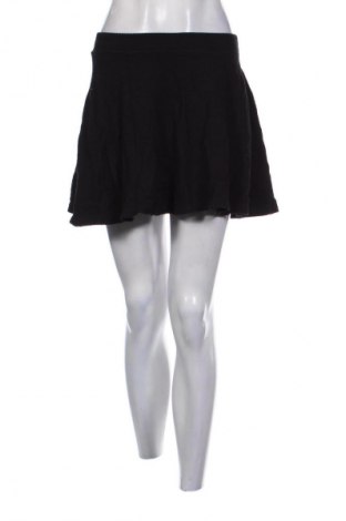 Пола Bershka, Размер L, Цвят Черен, Цена 2,55 €