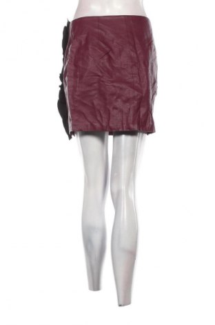 Пола Bershka, Размер M, Цвят Лилав, Цена 2,04 €