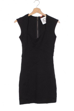 Ruha Bershka, Méret M, Szín Fekete, Ár 5 999 Ft