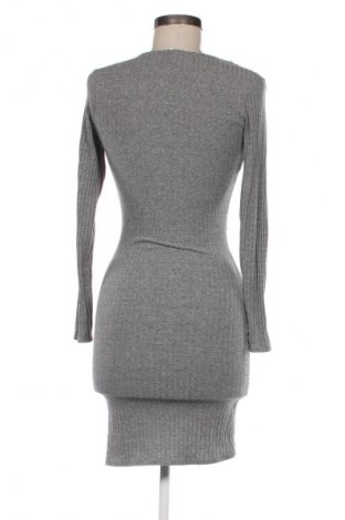 Šaty  Bershka, Veľkosť M, Farba Sivá, Cena  14,83 €